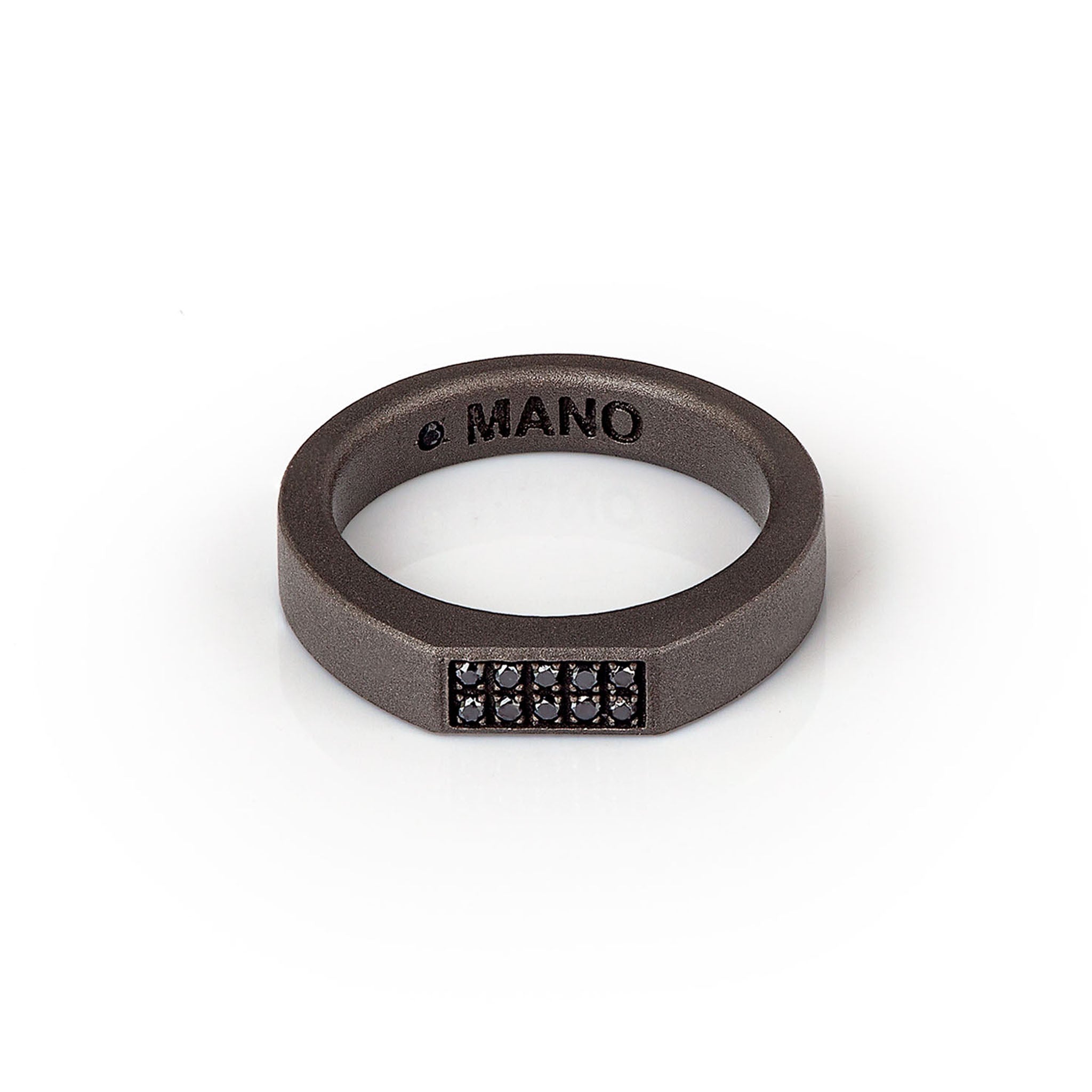 ANELLO UOMO  IN TITANIO E 10 DIAMANTI BLACK.