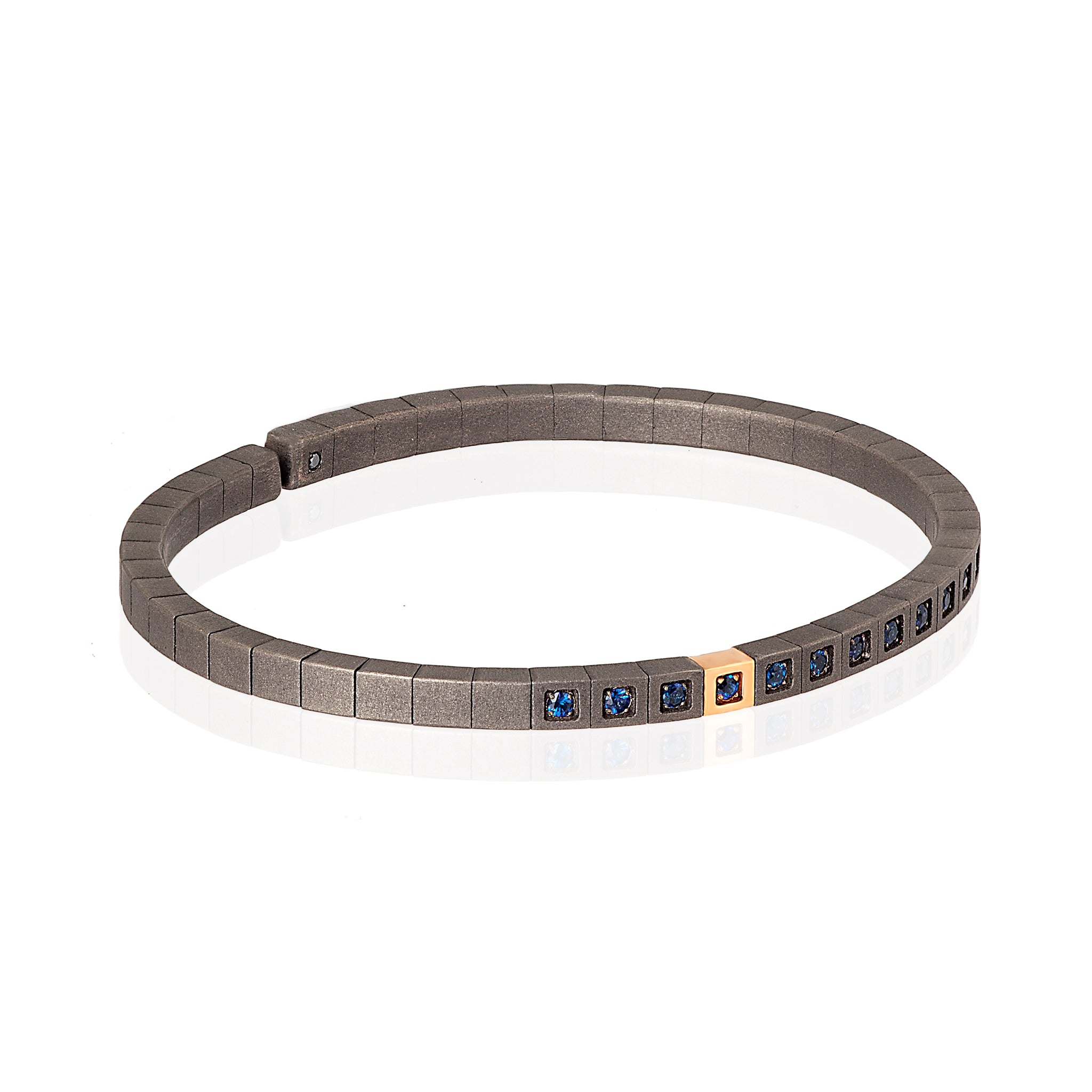 BRACCIALE UOMO IN TITANIO, ORO ROSSO 9 KT E ZAFFIRI BLU.